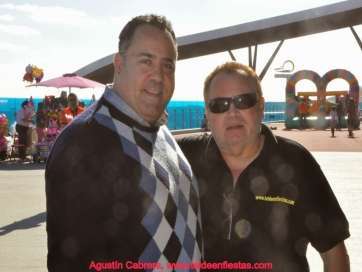 El concejal de Festejos con Agustín Cabrera, director de teldeenfiestas.com (Foto Teldeenfiestas.com)