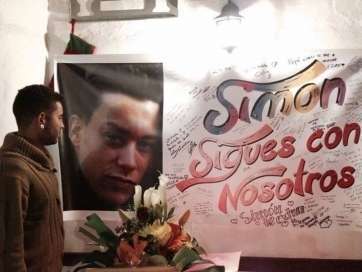 Homenaje de sus amigos al joven asesinado (Foto TA)