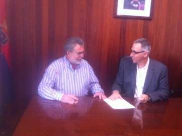 Momento de la firma del convenio (Foto TA)