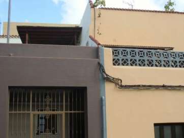 Frontis donde se embutieron los cables (Foto TA)