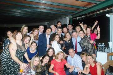 Asistentes al acto con el homenajeado (Foto TA)