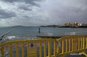 Vallas en la playa de Melenara (Fotos Luis A. López Sosa)
