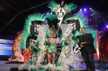 La joven Melody Sánchez, tras ser proclamada primera dama del Carnaval de Arrecife (Foto LVL)