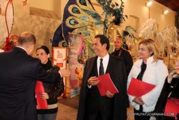 José Vélez con el alcalde capitalino (Foto Disfrutatucarnaval.com)