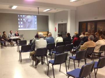 Momento de la asamblea del colectivo vecinal El Pilar (Foto TA)