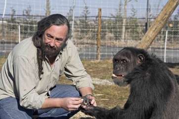 Bustelo con el mono Lucas (Foto Centro Rainfer)