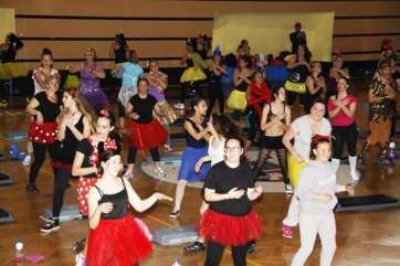 Momento de la clase de este domingo en el Polideportivo Paco Artiles (Foto José M. García)