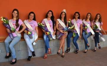 Candidatas a Reina del Carnaval de Telde 2014 junto a la ganadora de 2013 (Foto TA)