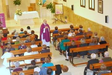 La misa fue oficada por el sacerdote Alfredo Monagas (Foto TA)