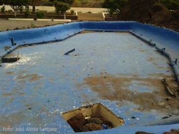 Imagen de una de las infraestructuras abandonadas en esta zona del Valle de Jinámar (Foto José Alzola)