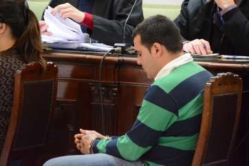 Uno de los acusados, en la sala donde se celebra el juicio (Foto Acfi Press)