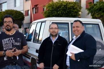 El concejal Agustín Pérez, junto a empleados de la delegación de Festejos (Foto Antonio Alí)