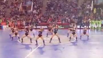 Captura de pantalla del vídeo donde se puede ver la actuación de las jóvenes (Foto TA)