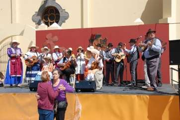 Imagen de archivo de una fiesta en la plaza de La Pardilla (Foto TA)