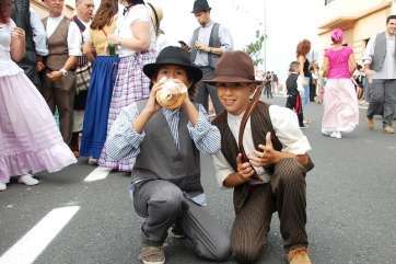 Dos jóvenes romeros (Foto TA)