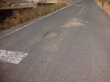 Estado del firme en el camino real de Tara (Foto TA)