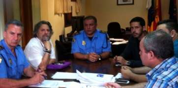 Organizadores del evento y representantes municipales durante la reunión (Foto TA)