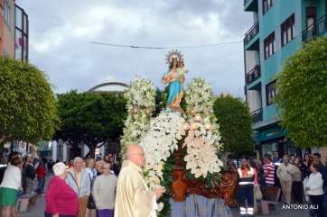 El trono, ya en el interior del colegio salesiano (Foto TA)