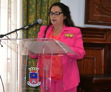 Julia Martel este lunes, durante la lectura del manifiesto (Foto TA)