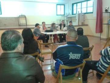 Momento de la asamblea de anoche en Lomo Magullo (Foto TA)