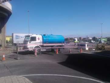 Salida a la GC-1 desde Marpequeña cerrada, este lunes (Foto TA)