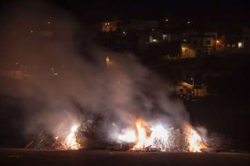 Hoguera de las fiestas del pasado año (Foto Ildefonso Rodríguez)