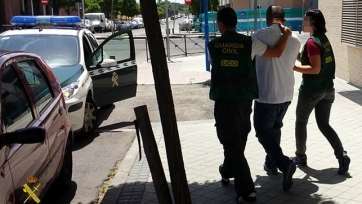 Una de las detenciones llevadas a cabo por agentes de la Guardia Civil (Foto TA)