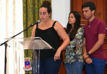 Los tres jóvenes durante la lectura del manifiesto (Foto Danie Ojeda)