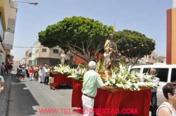 Procesión de la Virgen de Lourdes en 2013 por las calles de El Goro (Foto Teldeenfiestas.com)
