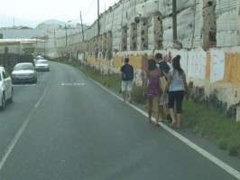Imagen de archivo de peatones en carretera que une Casas Nuevas con Melenara (Foto TA)