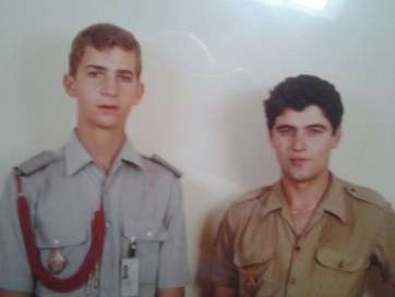 Manuel Álvarez junto al entonces Príncipe de Asturias, en la Academia Militar de Zaragoza (Foto TA)