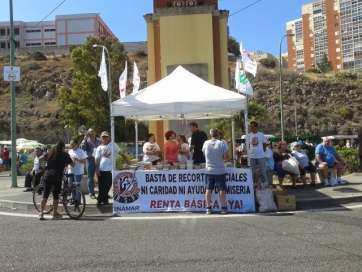 Carpa de la RSP de Jinámar en el mercadillo dominical (Foto TA)