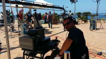 Técnico de Sonimac, en la grabación en directo del programa (Foto TA)