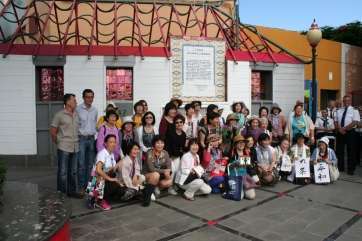 Foto de familia de los participantes en el acto de homenaje (Foto TA)
