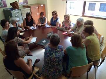 Reunión de los colectivos de mujeres con la concejala (Foto TA)