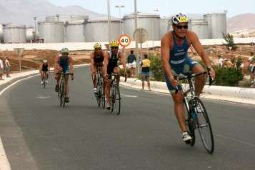 Imagen de archivo de una prueba deportiva en la costa (Foto TA)
