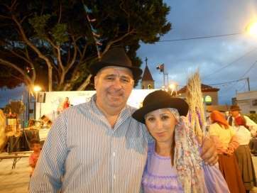 El concejal Juan Martel arropó a los vecinos con su presencia en la noche de tradiciones (Foto TA)