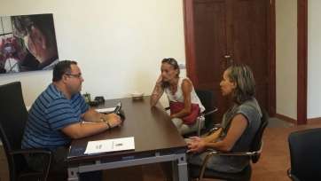 El concejal mantuvo días atrás una reunión con representantes de la comparsa Cubatao (Foto TA)