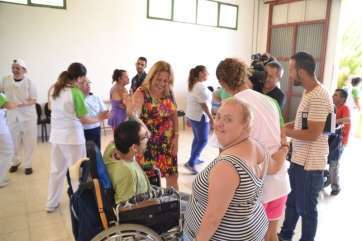 La alcaldesa, este martes, durante una visita al centro de Jerez (Foto Daniel Ojeda)