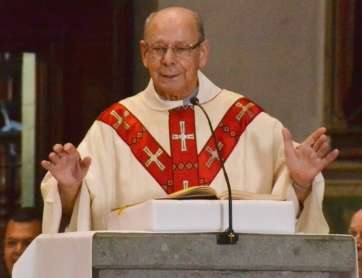 El sacerdote Eugenio Peñate, durante la homilía del pasado sábado (Foto TA)