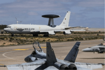 Un Boeing E-3 Sentry de la OTAN y dos F-18 del Ejército del Aire participando en la pasada edición del DACT en Gando (Foto A. Rodríguez)