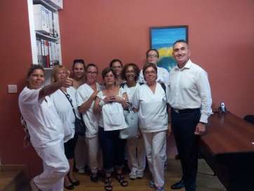 Parte de la plantilla junto a Antonio Rodríguez, este martes tras el acuerdo (Foto TA)