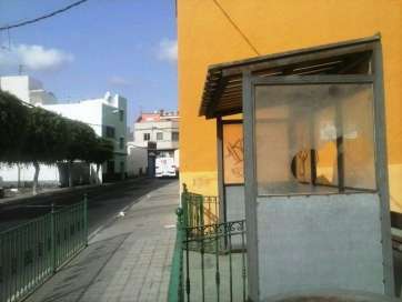 Estado de la marquesina del barrio (Foto TA)