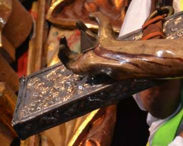 La mano derecha del Cristo sin uno de los dedos (Foto Daniel Ojeda)