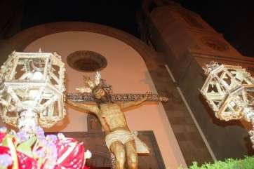 El trono del Cristo de Telde, a la salida del templo (Foto TA)