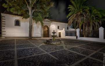 Imagen nocturna del barrio histórico de San Francisco (Foto TA)