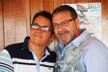 Carmen Rosa Santana (I), presidenta del Patronato de Fiestas de Melenara, con Gregorio Viera, del colectivo Gamá (Foto TA)