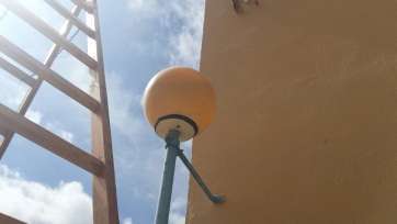 Una de las farolas reparadas en la zona (Foto TA)