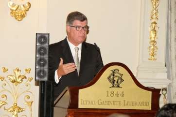 Antonio González Padrón durante la conferencia (Foto Jesús Ruiz Mesa)