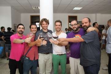 Asistentes a la cata de vino (Foto José Manuel García)